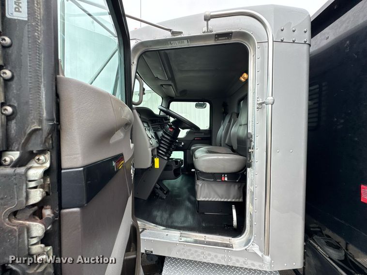 image for item DO0800 2021 Kenworth T270 flatbed truck