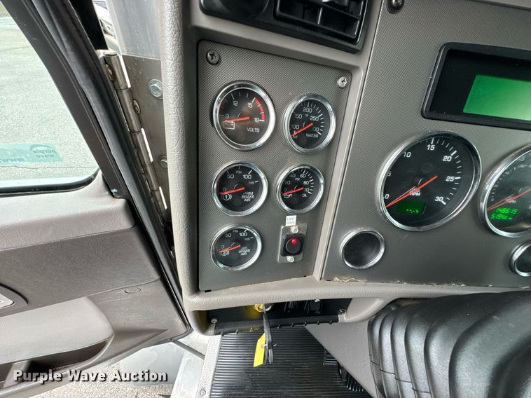 image for item DO0800 2021 Kenworth T270 flatbed truck