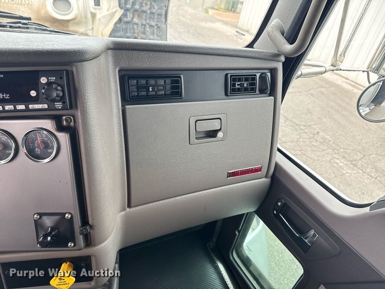 image for item DO0800 2021 Kenworth T270 flatbed truck