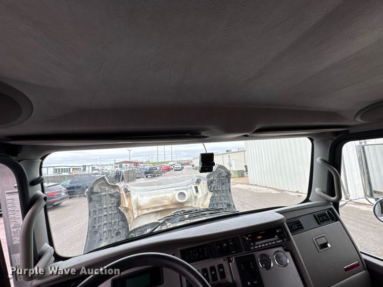 image for item DO0800 2021 Kenworth T270 flatbed truck