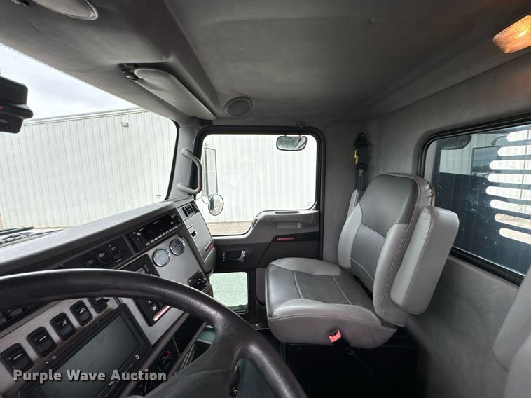 image for item DO0800 2021 Kenworth T270 flatbed truck