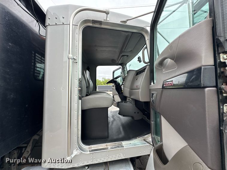 image for item DO0800 2021 Kenworth T270 flatbed truck