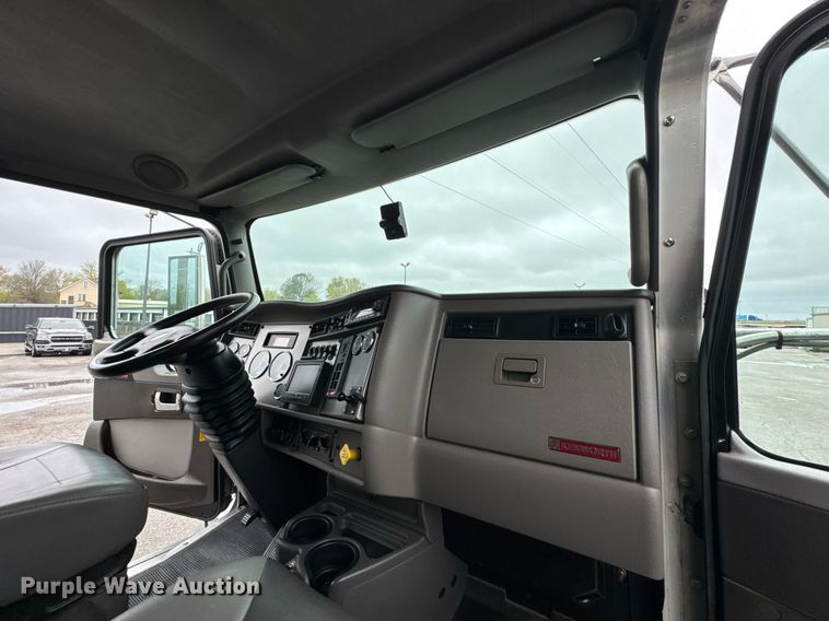 image for item DO0800 2021 Kenworth T270 flatbed truck