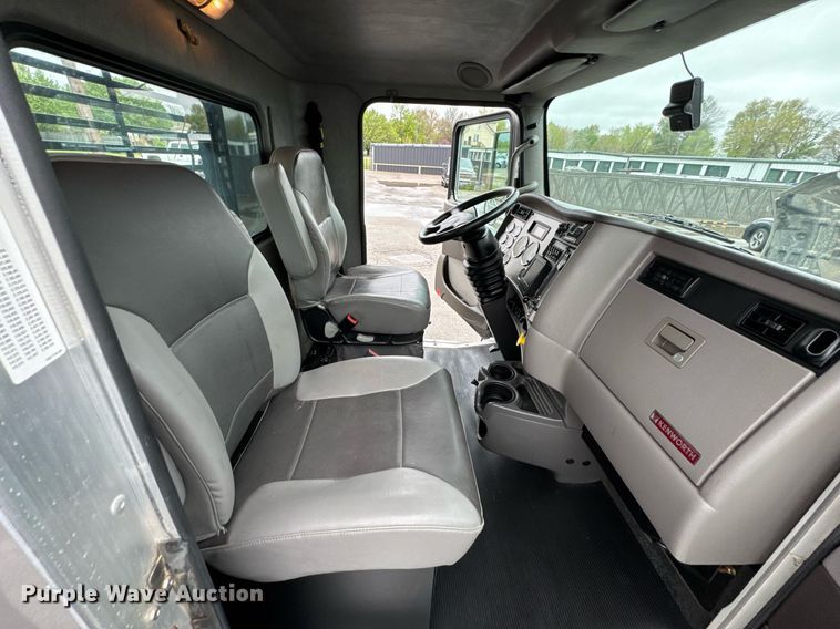 image for item DO0800 2021 Kenworth T270 flatbed truck