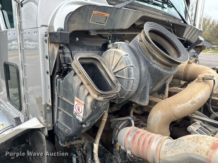 image for item DO0800 2021 Kenworth T270 flatbed truck