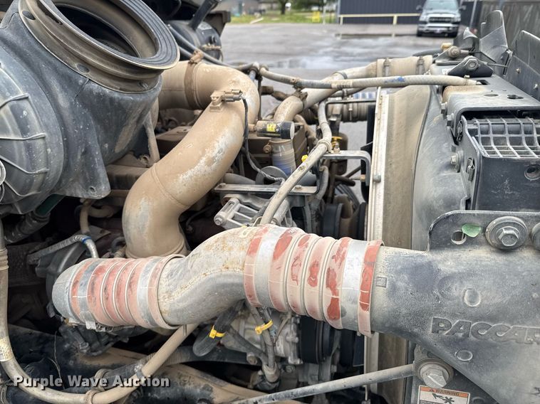 image for item DO0800 2021 Kenworth T270 flatbed truck