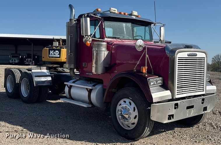 image for item DO0866 2007 Freightliner FLD120 semi truck