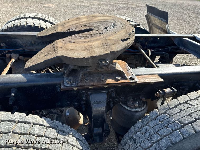 image for item DO0866 2007 Freightliner FLD120 semi truck