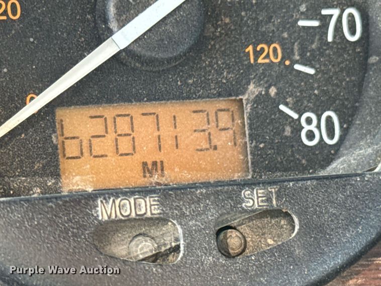 image for item DO0866 2007 Freightliner FLD120 semi truck