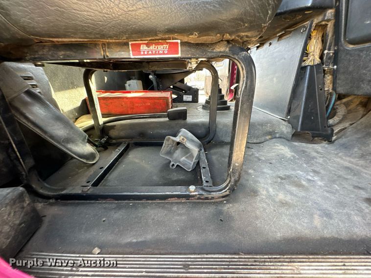 image for item DO0866 2007 Freightliner FLD120 semi truck