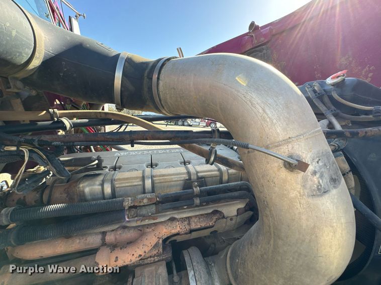 image for item DO0866 2007 Freightliner FLD120 semi truck