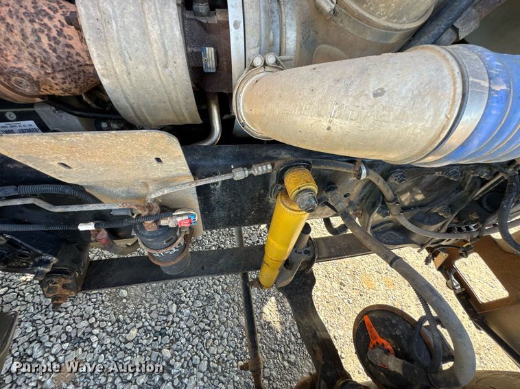 image for item DO0866 2007 Freightliner FLD120 semi truck