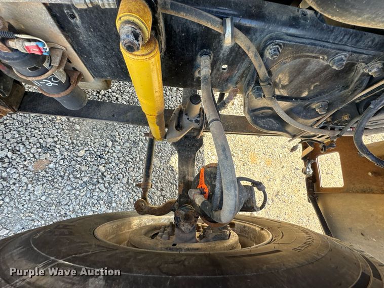 image for item DO0866 2007 Freightliner FLD120 semi truck