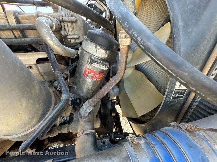 image for item DO0866 2007 Freightliner FLD120 semi truck