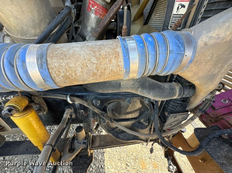 image for item DO0866 2007 Freightliner FLD120 semi truck