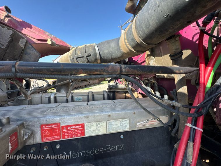 image for item DO0866 2007 Freightliner FLD120 semi truck