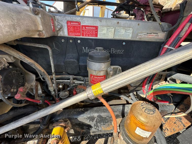 image for item DO0866 2007 Freightliner FLD120 semi truck