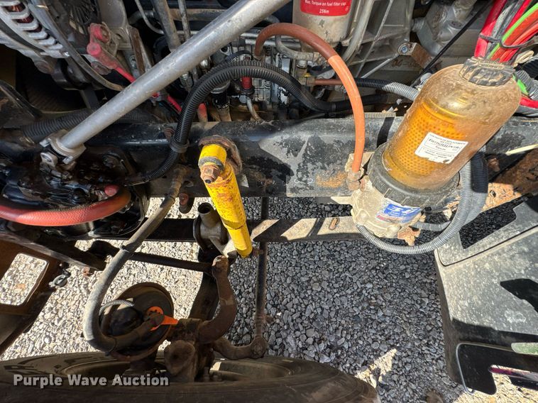 image for item DO0866 2007 Freightliner FLD120 semi truck