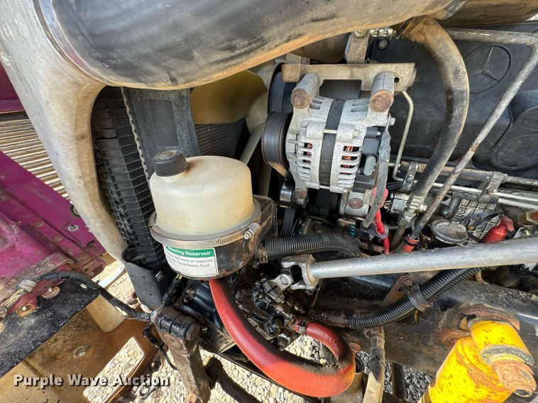 image for item DO0866 2007 Freightliner FLD120 semi truck