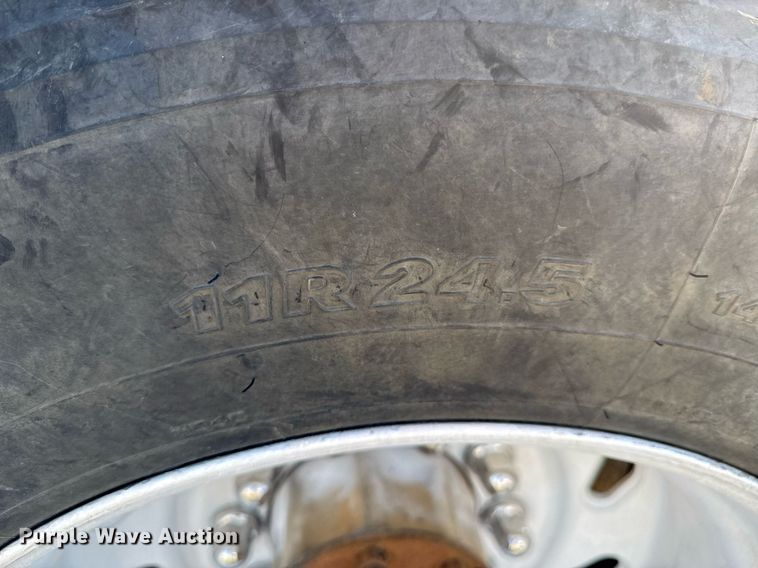 image for item DO0866 2007 Freightliner FLD120 semi truck