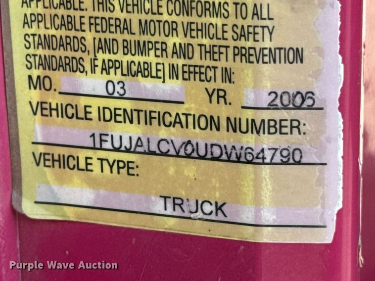 image for item DO0866 2007 Freightliner FLD120 semi truck