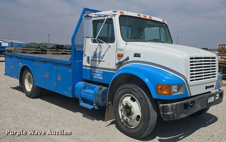 image for item DO7902 2000 International 4700 flatbed truck