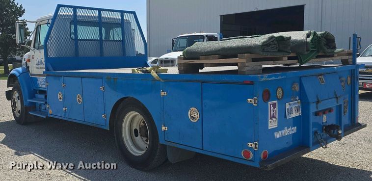 image for item DO7902 2000 International 4700 flatbed truck