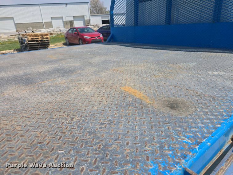 image for item DO7902 2000 International 4700 flatbed truck