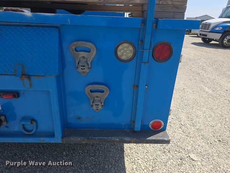 image for item DO7902 2000 International 4700 flatbed truck