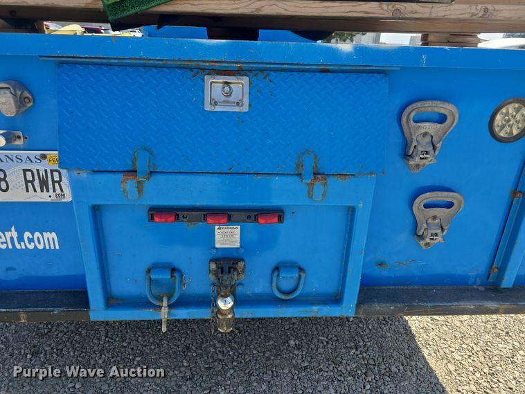 image for item DO7902 2000 International 4700 flatbed truck