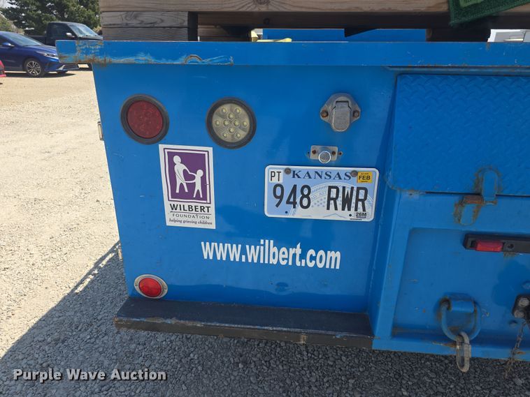 image for item DO7902 2000 International 4700 flatbed truck