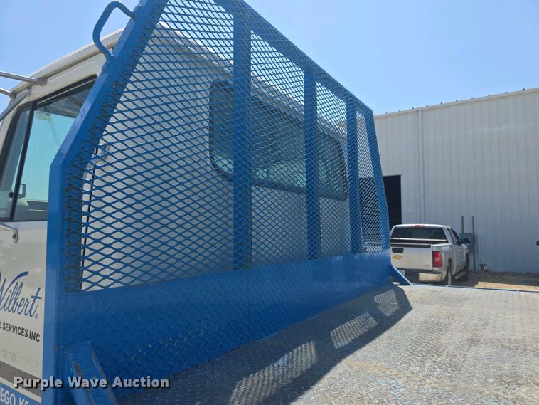 image for item DO7902 2000 International 4700 flatbed truck