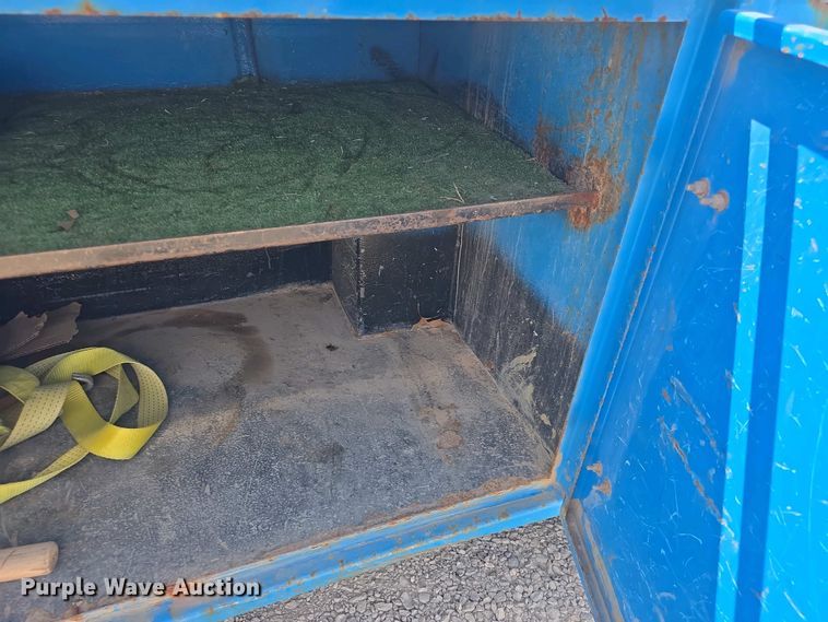 image for item DO7902 2000 International 4700 flatbed truck