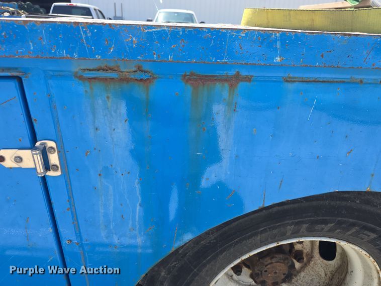 image for item DO7902 2000 International 4700 flatbed truck