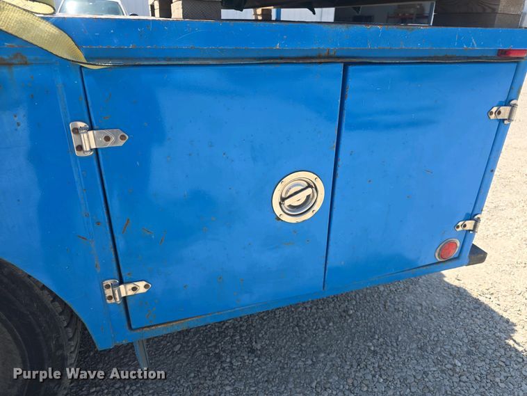 image for item DO7902 2000 International 4700 flatbed truck