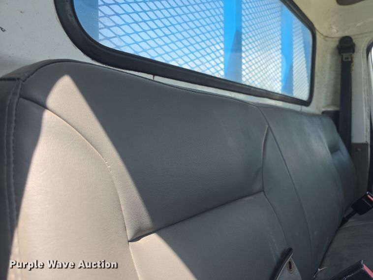 image for item DO7902 2000 International 4700 flatbed truck