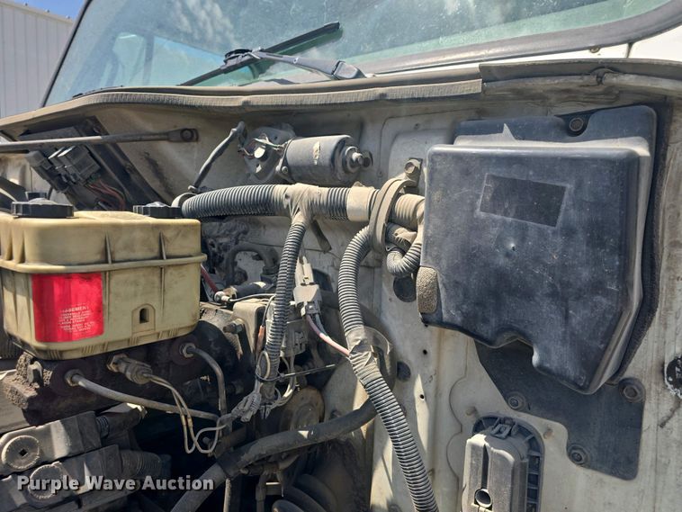 image for item DO7902 2000 International 4700 flatbed truck