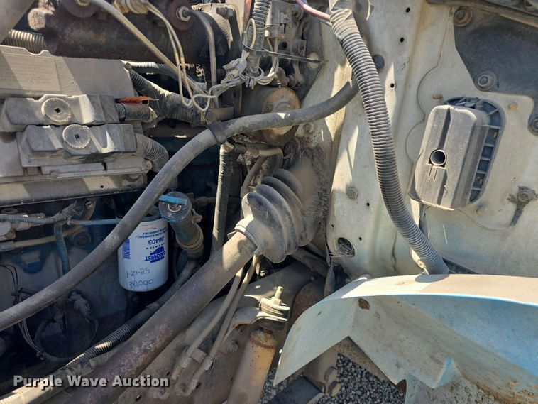 image for item DO7902 2000 International 4700 flatbed truck