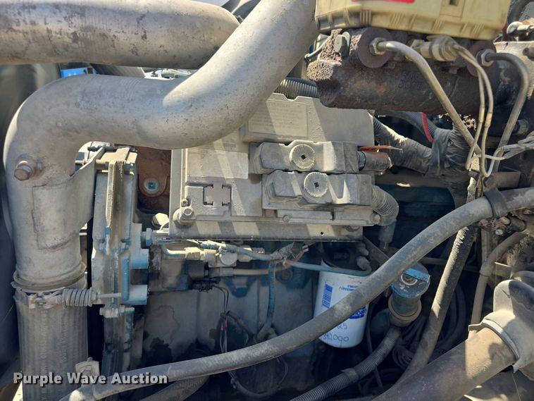 image for item DO7902 2000 International 4700 flatbed truck