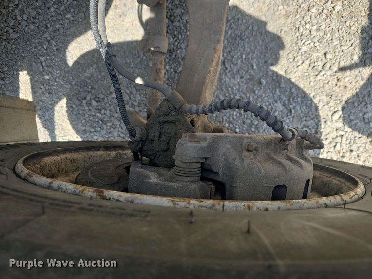 image for item DO7902 2000 International 4700 flatbed truck