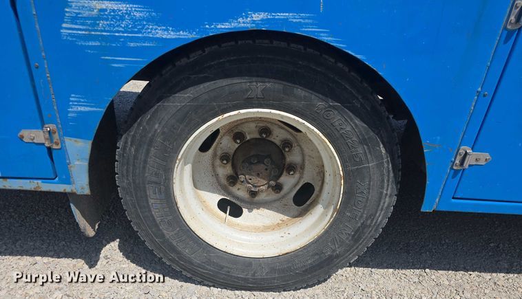 image for item DO7902 2000 International 4700 flatbed truck