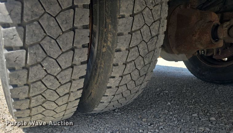 image for item DO7902 2000 International 4700 flatbed truck