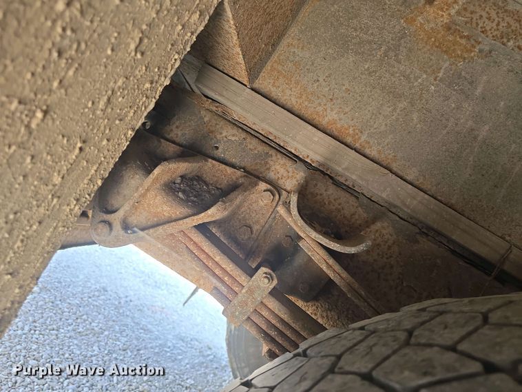 image for item DO7902 2000 International 4700 flatbed truck