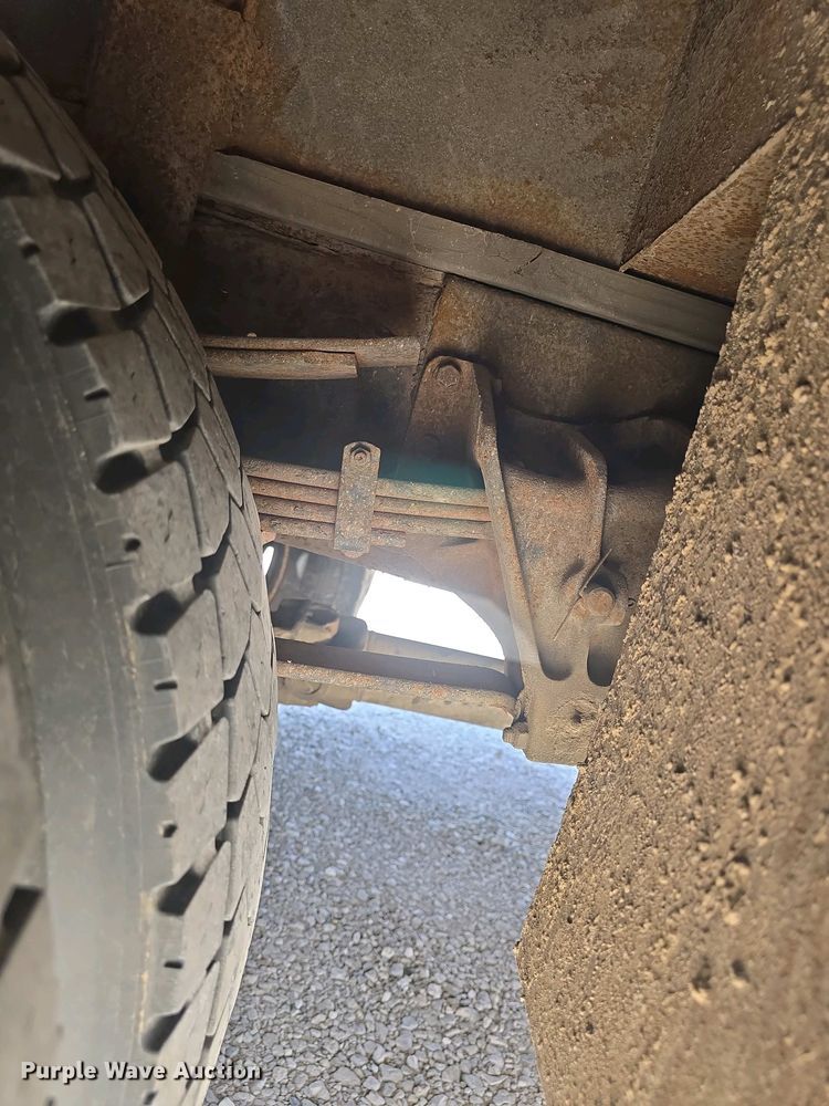 image for item DO7902 2000 International 4700 flatbed truck