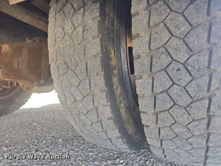 image for item DO7902 2000 International 4700 flatbed truck