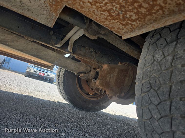 image for item DO7902 2000 International 4700 flatbed truck