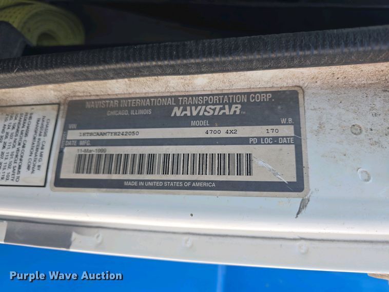 image for item DO7902 2000 International 4700 flatbed truck