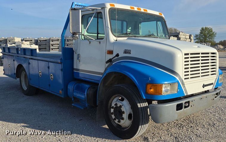 image for item DP6324 2000 International 4700 flatbed truck