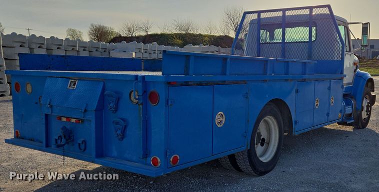 image for item DP6324 2000 International 4700 flatbed truck