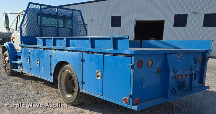 image for item DP6324 2000 International 4700 flatbed truck